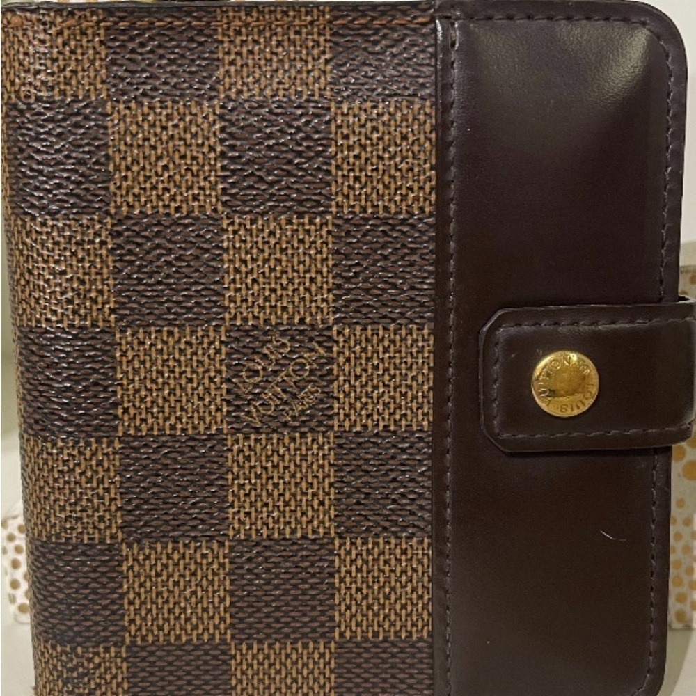 Authentic Louis Vuitton Damier Ebene
Compact Wallet